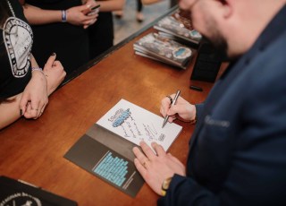 "É Permitido Sonhar": livro destaca resiliência do empresário Dartagnan Sant Anna